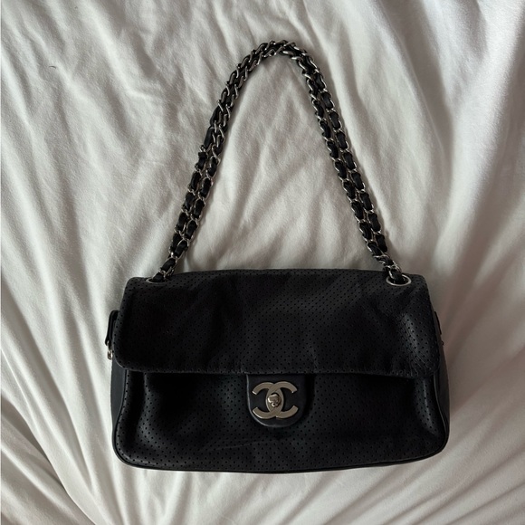 CHANEL Handbags - Vintage Chanel Bag